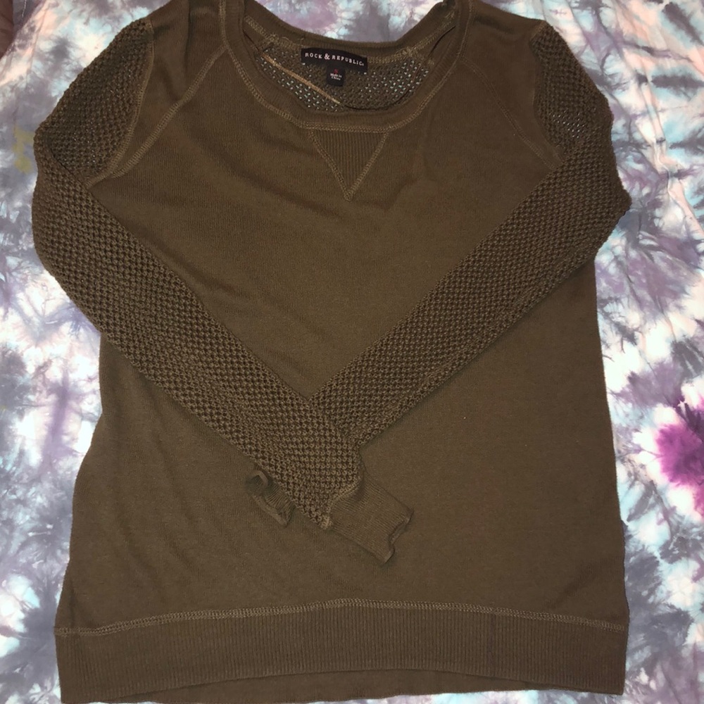 Light weight sweater
